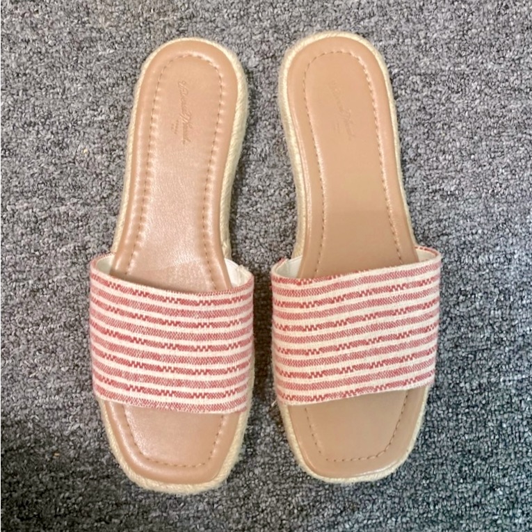 Universal Thread Flip Flops